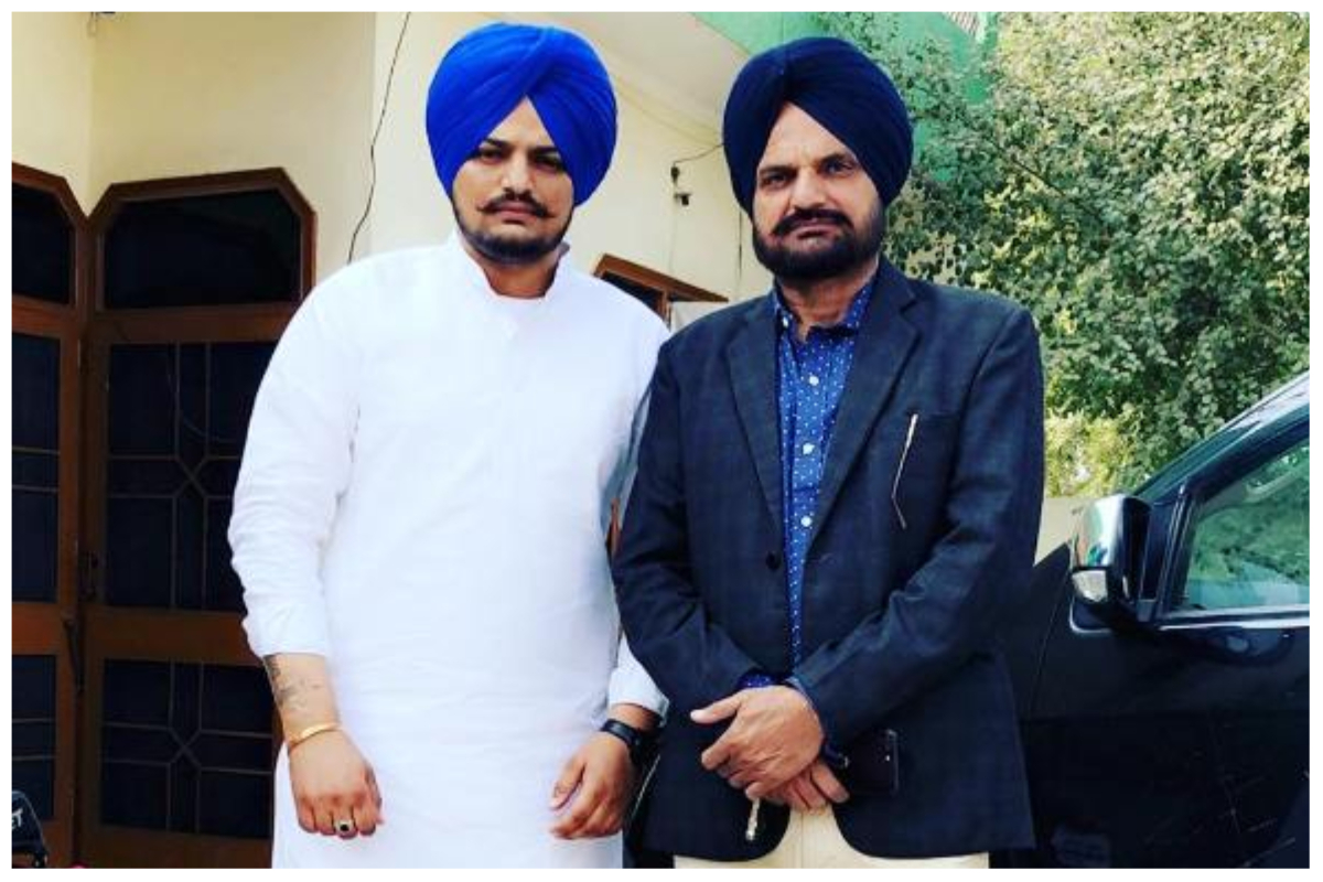 siddhu moosewala father claims few singers and politicians behind murder of his son