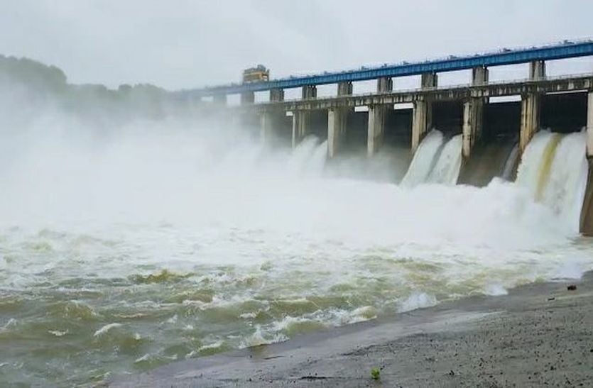 जिले में दो दिन से हो रही भारी बारिश, हाई अलर्ट जारी, नदी बांधों के पास नहीं जाने की जिला कलक्टर ने की अपील
