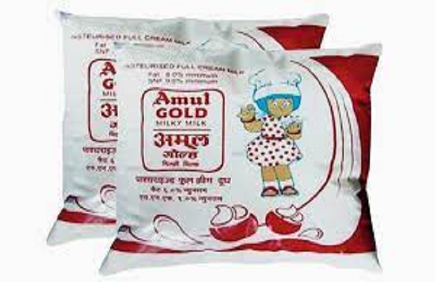 Amul: अमूल ने फिर बढ़ाए दूध के दाम, प्रति लीटर 2 रुपए की बढ़ोतरी