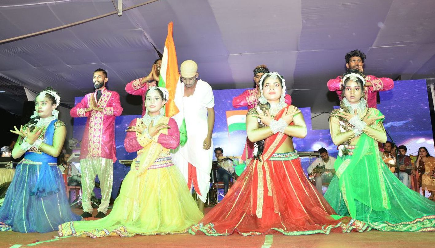 Bundi Kajali Teej Festival 2022: कजली तीज मेला मंच पर देशभक्ति गीतों पर कलाकारों ने दी प्रस्तुतियां-video