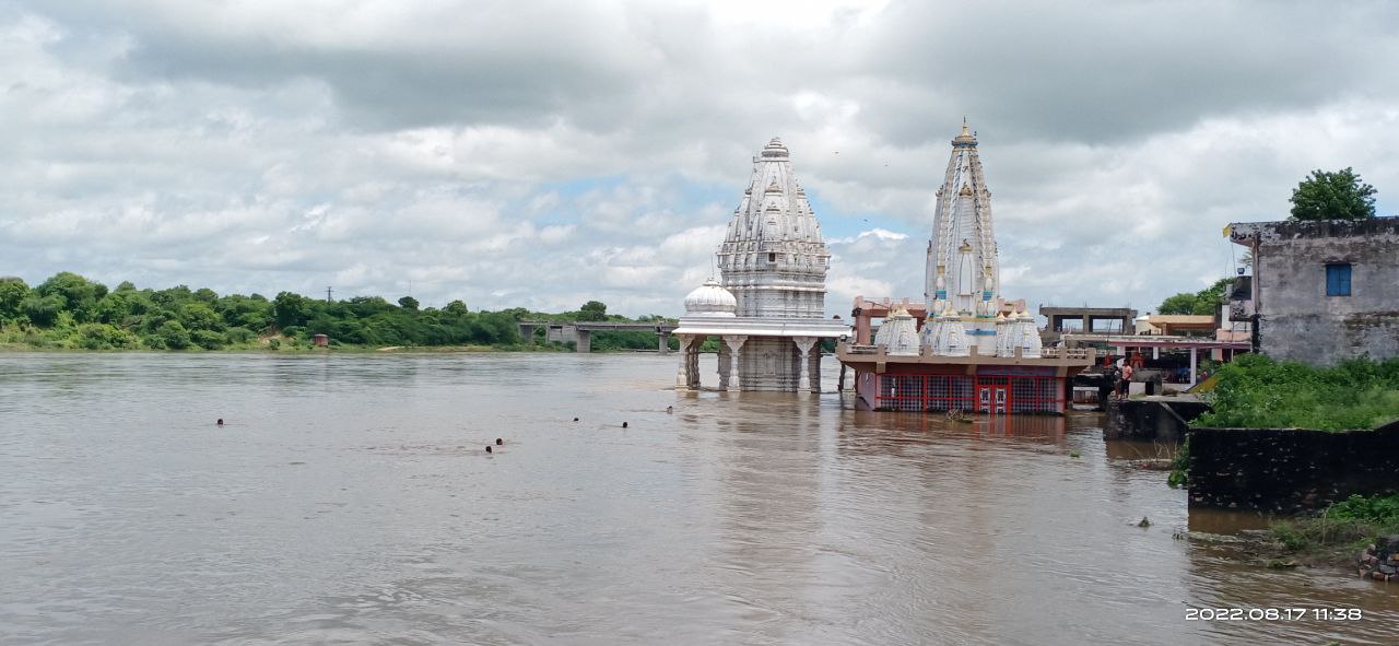 प्रतापगढ़ के अरनोद में सात इंच बारिश, कई रास्ते बंद,   भीलवाड़ा: त्रिवेणी नदी उफान पर
