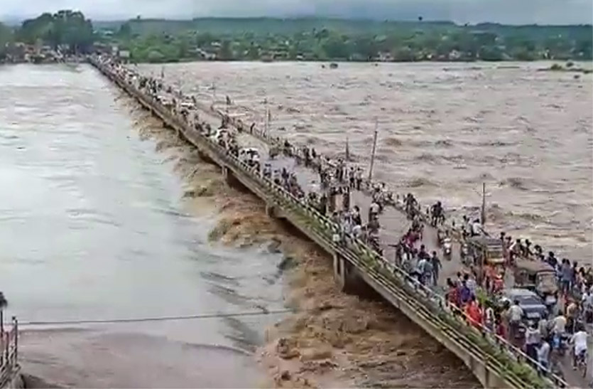 video: बीसलपुर बांध का तेजी से बढ़ रहा है गेज, गंभीरी बांध के आठ गेट खोलने से त्रिवेणी भी बह रही पूरे वेग से