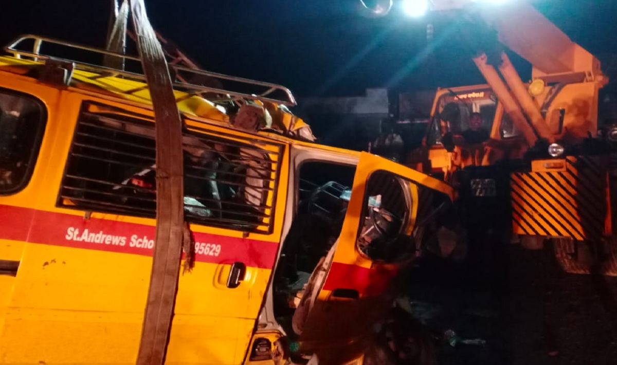 Maharashtra Accident: महाराष्ट्र के पुणे-अहमदनगर नेशनल हाईवे पर भीषण सड़क हादसा, ट्रक-कार की टक्कर में 5 लोगों की मौत