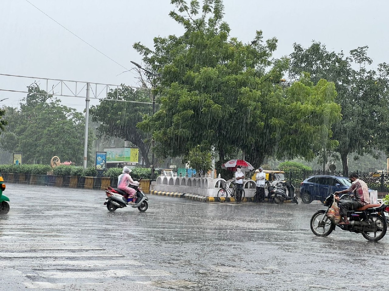 गुजरात में बारिश का जोर यथावत, 223 तहसीलों में बरसे बदरा