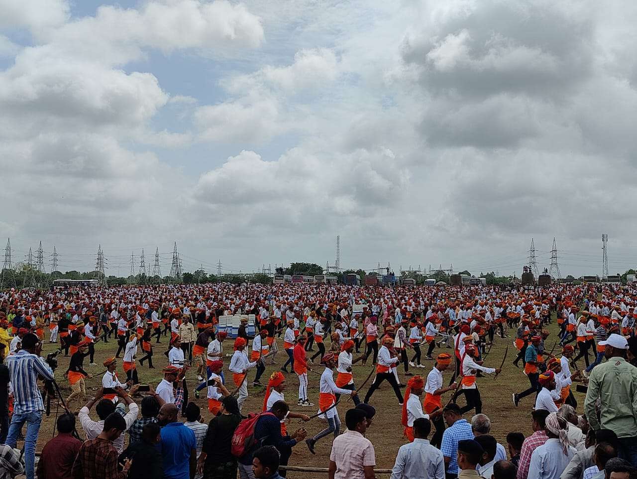 Gujarat:  भूचर मोरी युद्ध मैदान पर 5000 युवकों का एक साथ तलवार रास का विश्व रेकॉर्ड