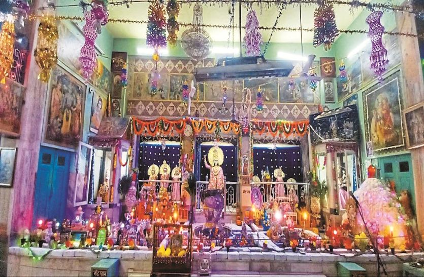Janmashtmi 2022: सजने लगा घर आंगन, मंदिर और बाजार...कान्हा की अगवानी में