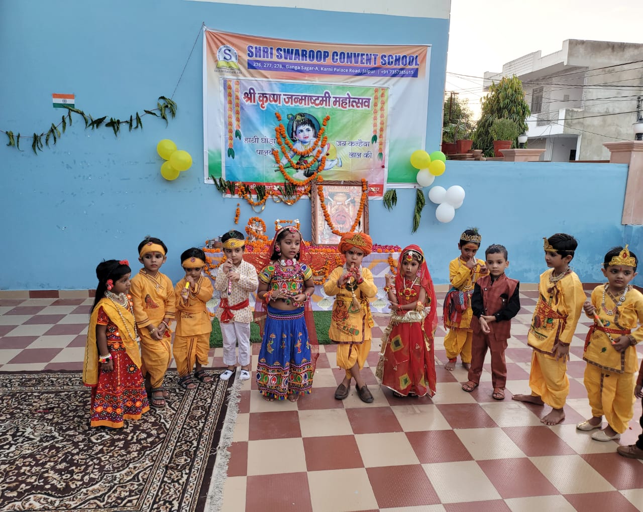 जन्माष्टमी महोत्सव पर बच्चे बने राधा-कृष्ण