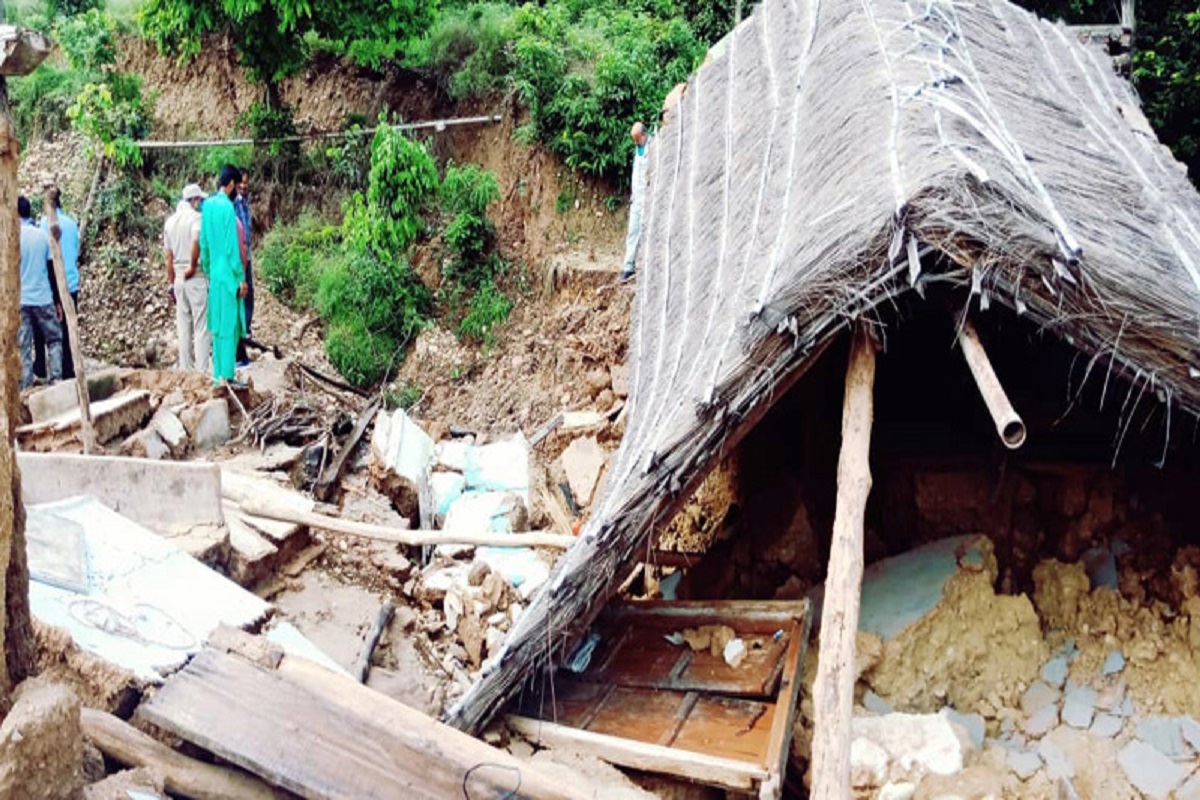 Jammu Kashmir Weather Update: उधमपुर में लैंडस्लाइड से गिरा मकान, 2 बच्चों की मौत, बारिश से तबाही