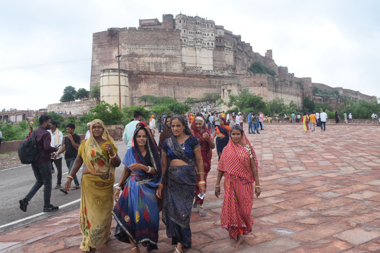 Lok Devta BABA Ramdev : पड़ौसी राज्यों से आने वाले जातरुओं की पहली पसंद बना मेहरानगढ़