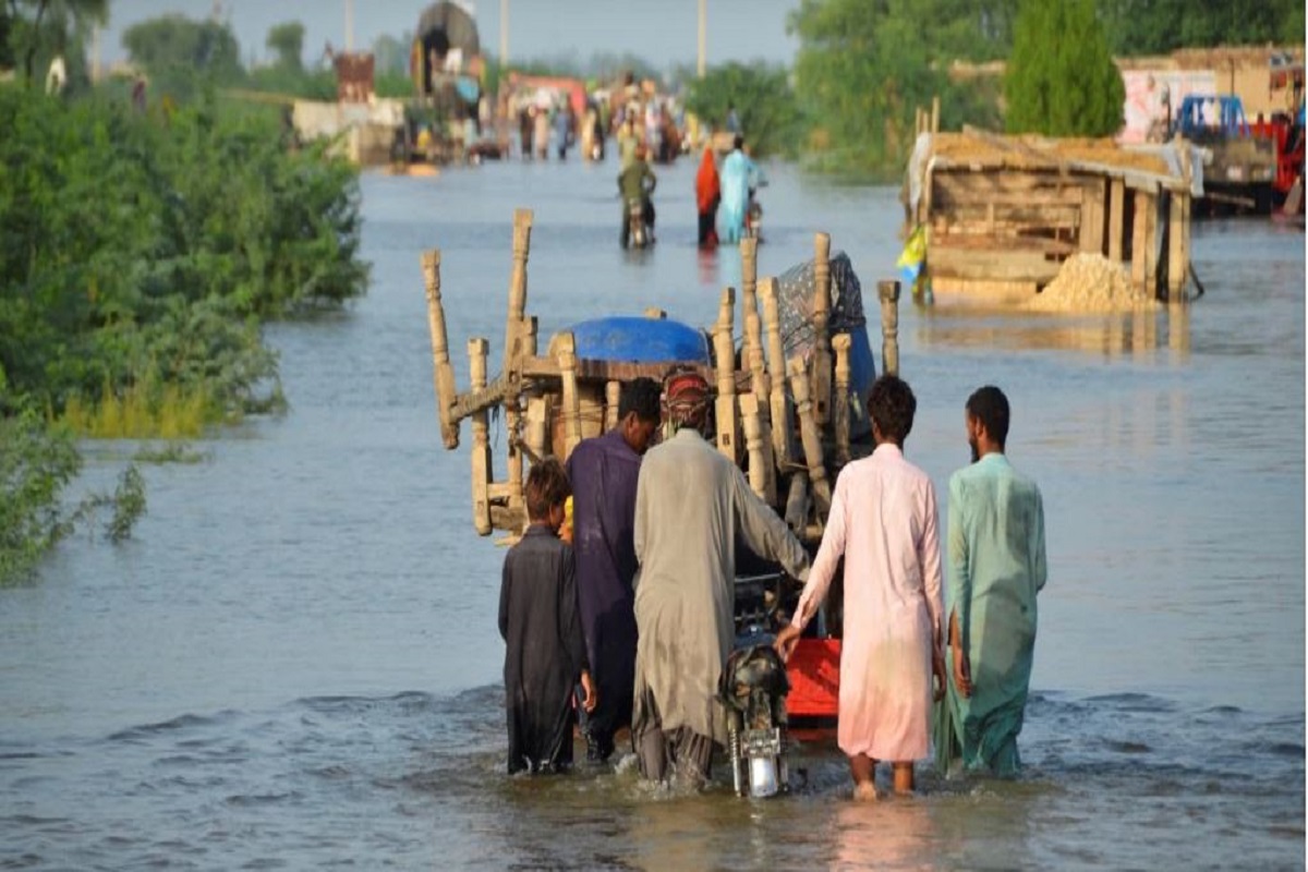 Flood in Pakistan:आधे से ज्यादा पाकिस्तान बाढ़ में डूबा, बचाने के लिए दुनिया के सामने फिर फैलाए हाथ, राष्ट्रीय आपातकाल घोषित