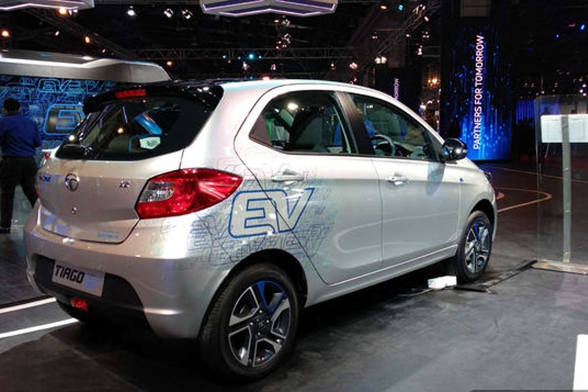 Tata Motors to Launch Cheapest Electric Car Tiago EV Later This Month |  Tata का बड़ा ऐलान! कंपनी लॉन्च करेगी सबसे सस्ती इलेक्ट्रिक कार Tiago EV,  जानिए कब कर सकेंगे सवारी |
