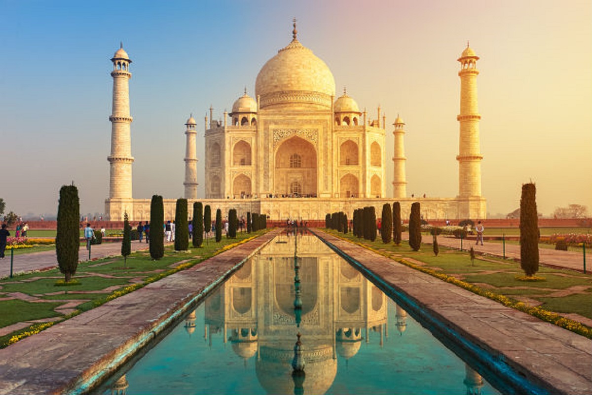 to_see_the_taj_mahal_book_a_guide_from_anywhere_in_online.jpg