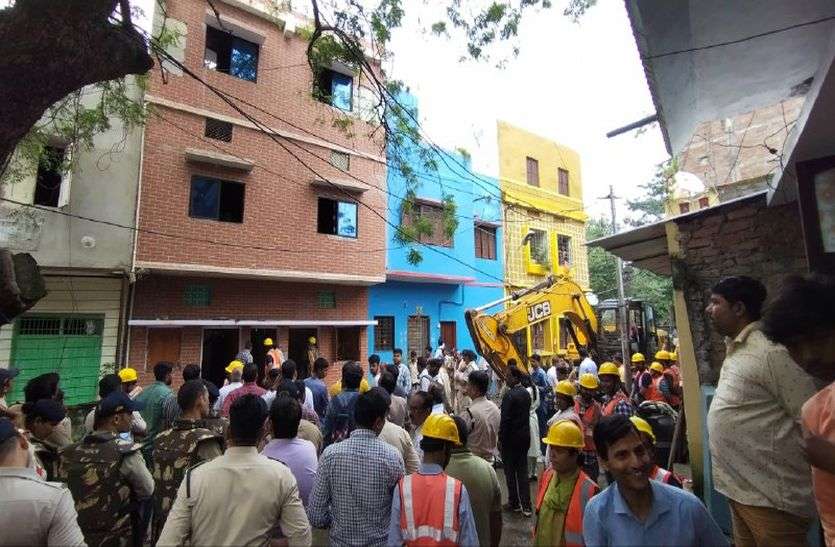 Indore News : नगर निगम ने पशु पालक का तोड़ा आलीशान मकान