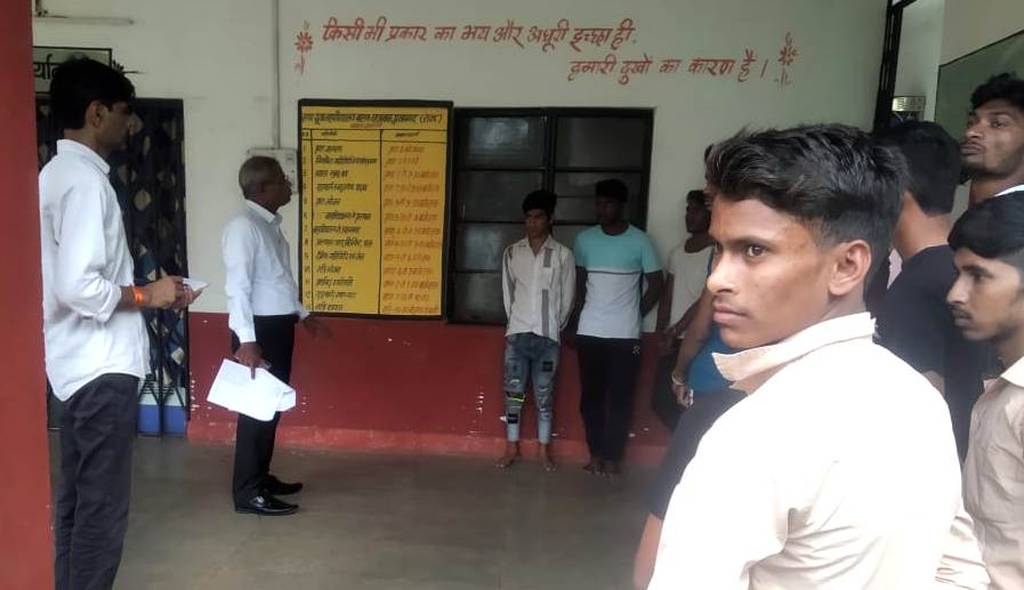 आवासीय छात्रावासों का किया औचक निरीक्षण