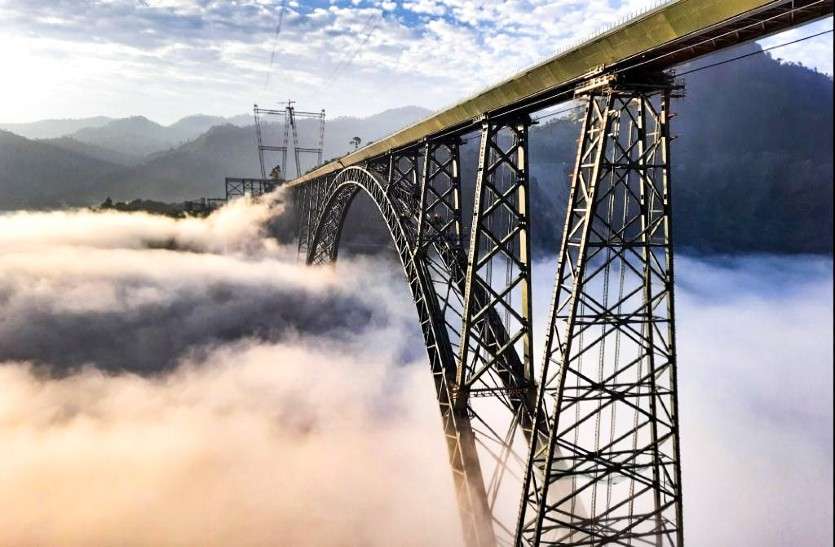 railways-shared-shocking-pictures-of-the-world-s-highest-chenab-railway-bridge-know-the-specialty-1.jpg