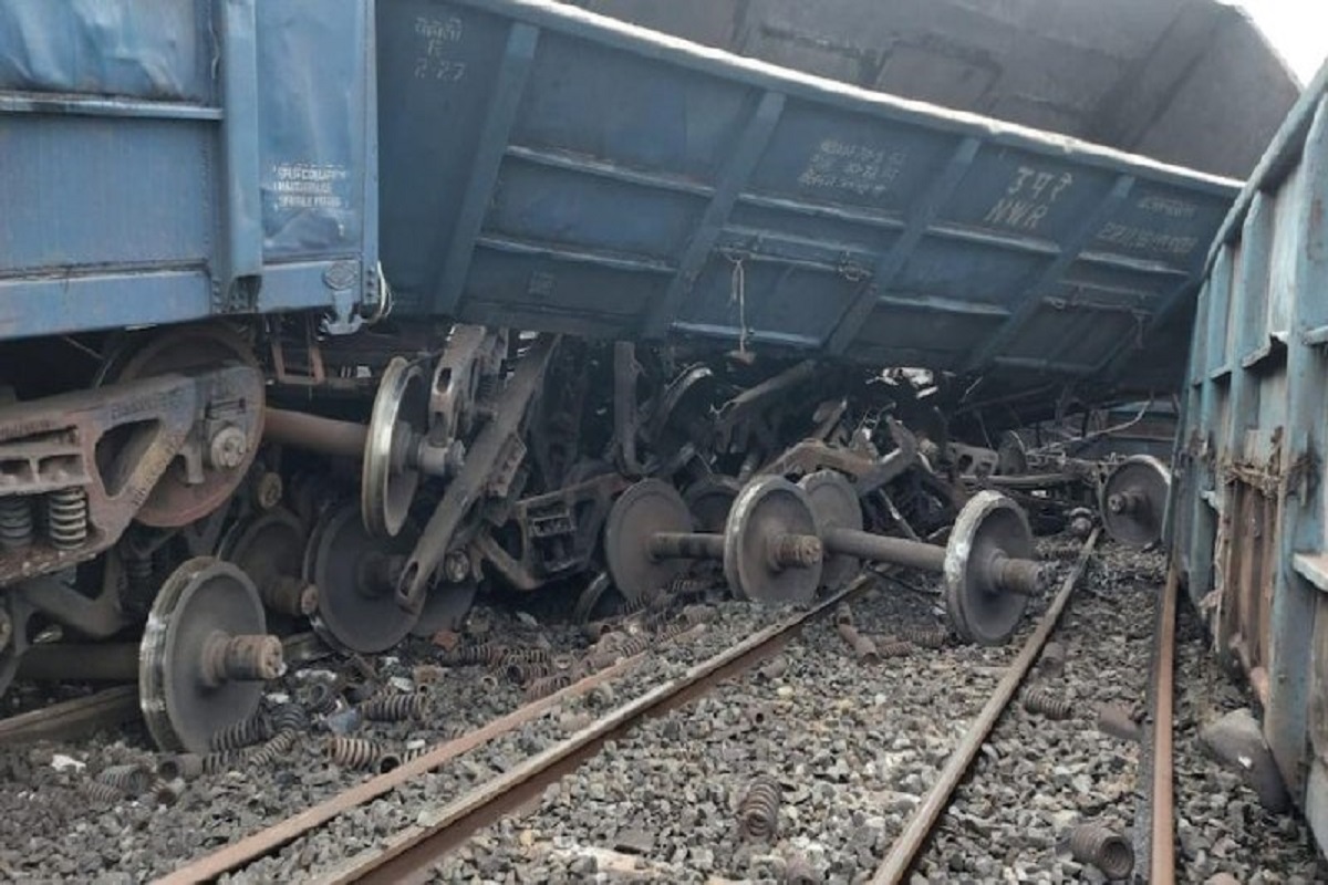 बिहारः सासाराम में मालगाड़ी के 20 डिब्बे पटरी से उतरे, गया-हावड़ा रूट पर कई ट्रेनों का परिचालन प्रभावित