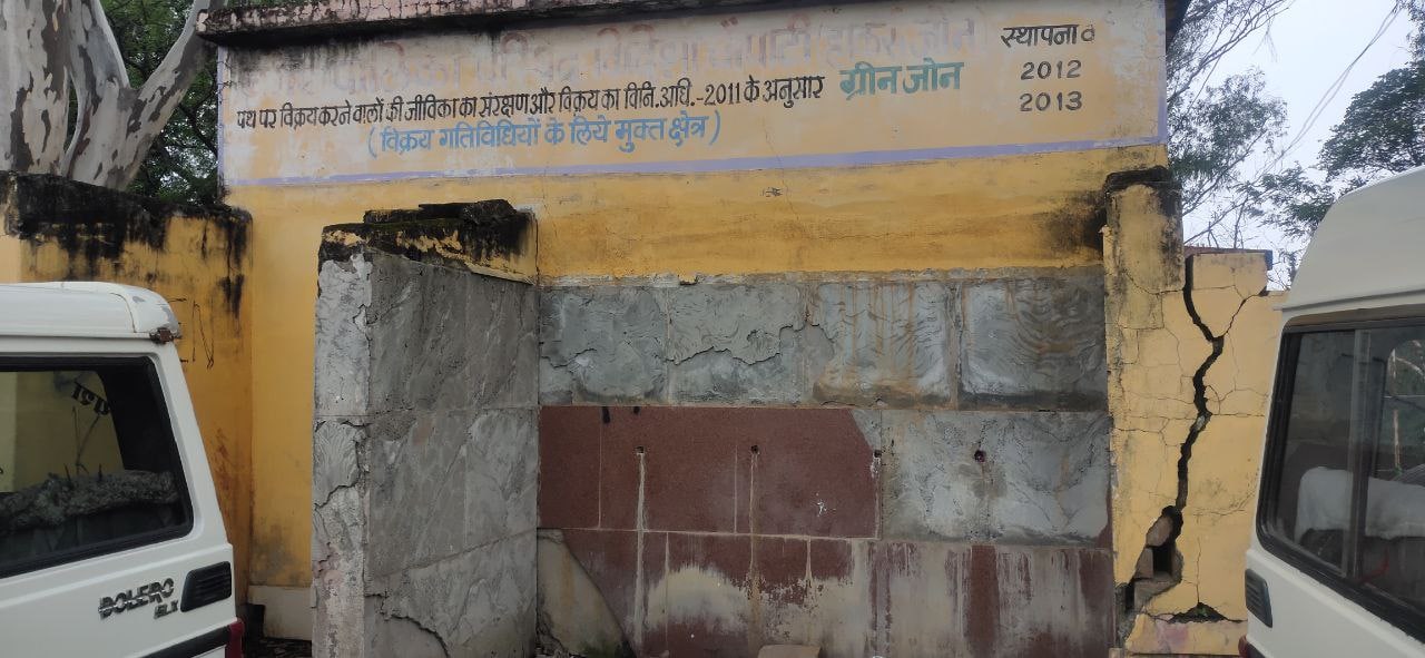 बनाई थी चौपाटी, बन गया टैक्सी स्टैंड