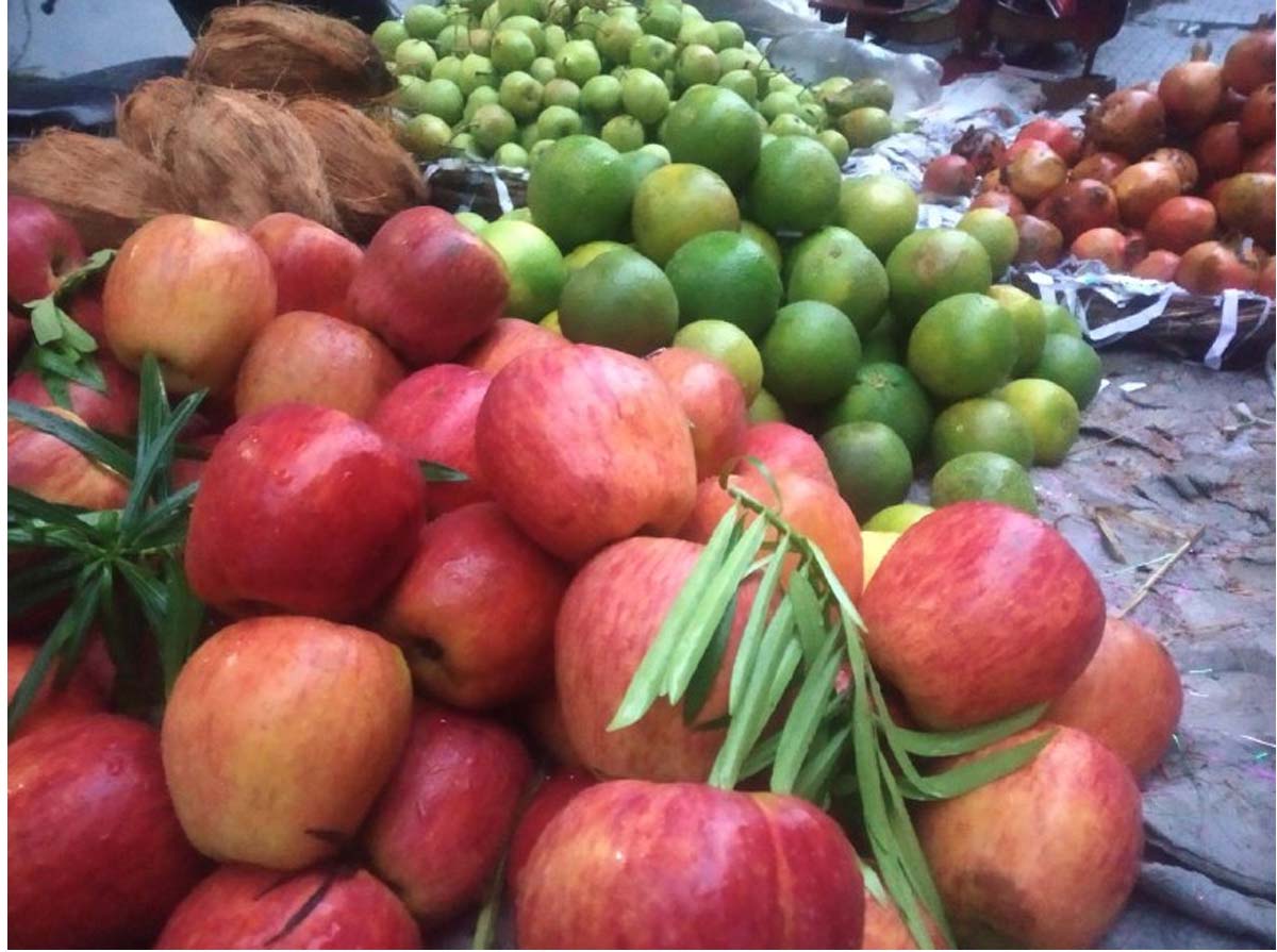 fruits Prices increased in Meerut : नवरात्र से पहले फलों के दामों में आया उछाल, इस भाव पहुंचे सेब और केले