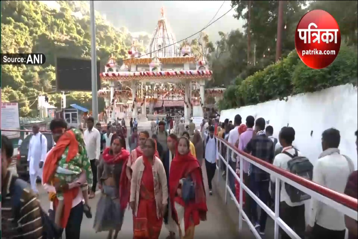 देशभर में नवरात्रि की धूम, वैष्णो देवी मंदिर में श्रद्धालुओं की लगी लंबी कतार; देखें वीडियो