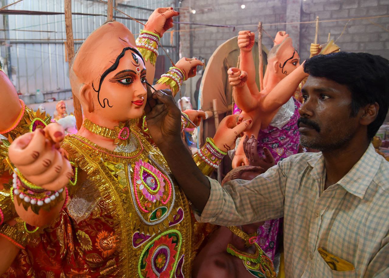 चेन्नई में दुर्गा पूजा को लेकर बाजारों में बढ़ी चहल-पहल