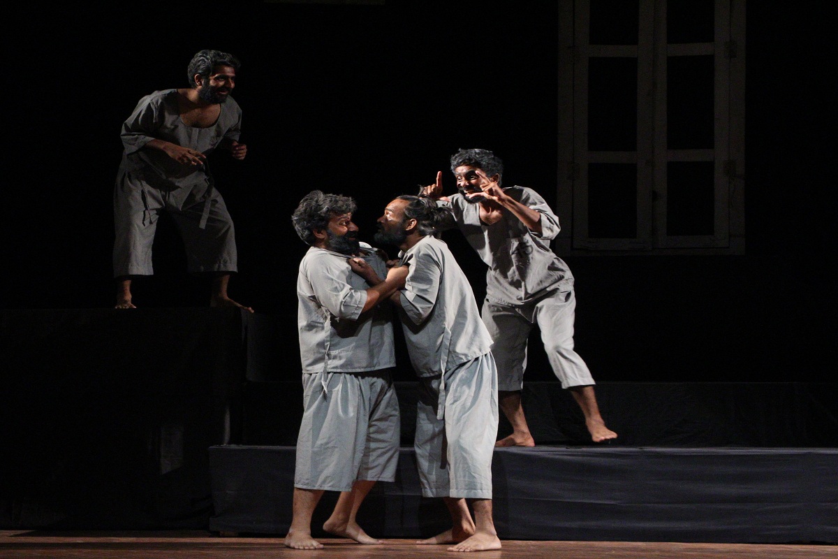 Theatre- ‘पागलखाना’ में समाज में फैली बुराइयों व भ्रष्टाचार पर किया प्रहार