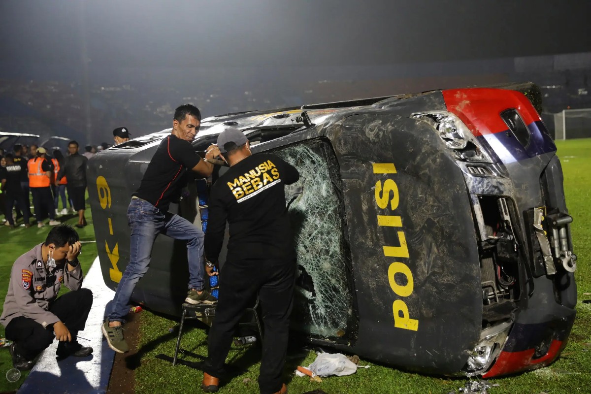इंडोनेशिया में फुटबॉल मैच के दौरान हुए दंगे से 150 से अधिक लोगों की मौत, सैकड़ों घायल