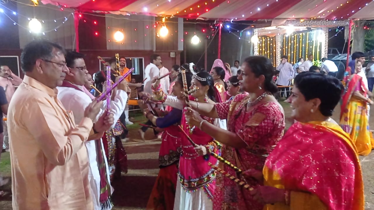 भाजपा प्रदेशाध्यक्ष बांसवाड़ा में,  रात्रि में खेला गरबा