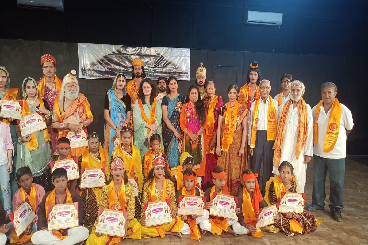 रविंद्र मंच पर नाटक' द्रौपदी 'का मंचन