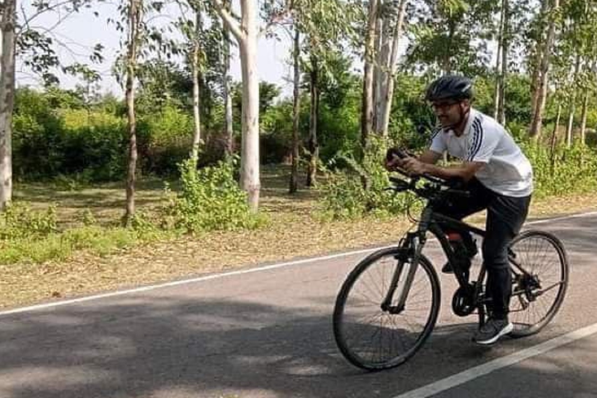 ललितपुर एसपी ने चोरी छुपे 20 किमी चलाई साइकिल, वजह करेगी हैरान