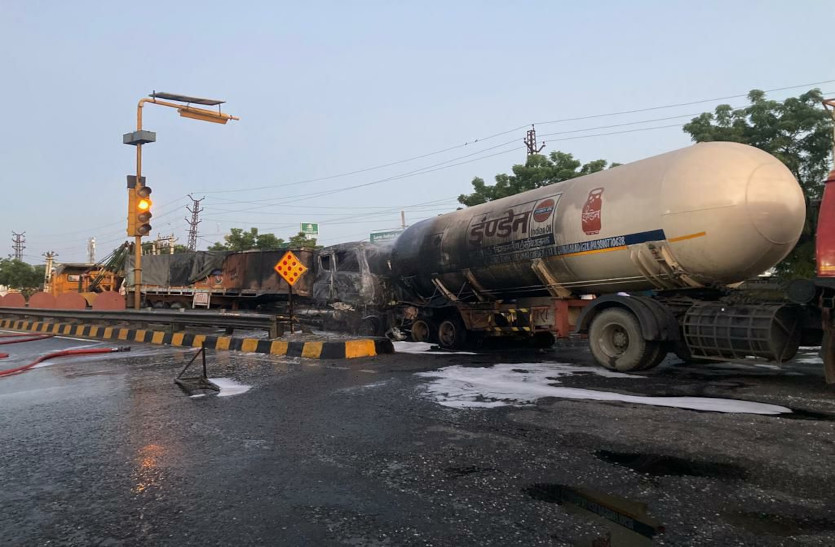 LPG Tanker And Trailer Accident In Jaipur jaipur-road-accident
