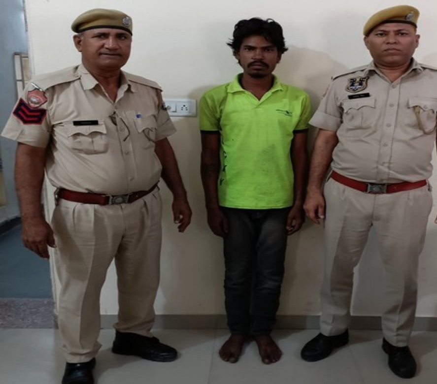 जैन मंदिर में सेवा करने के लिए गया था परिवार, तभी किसी ने चुरा लिया मोबाइल फोन