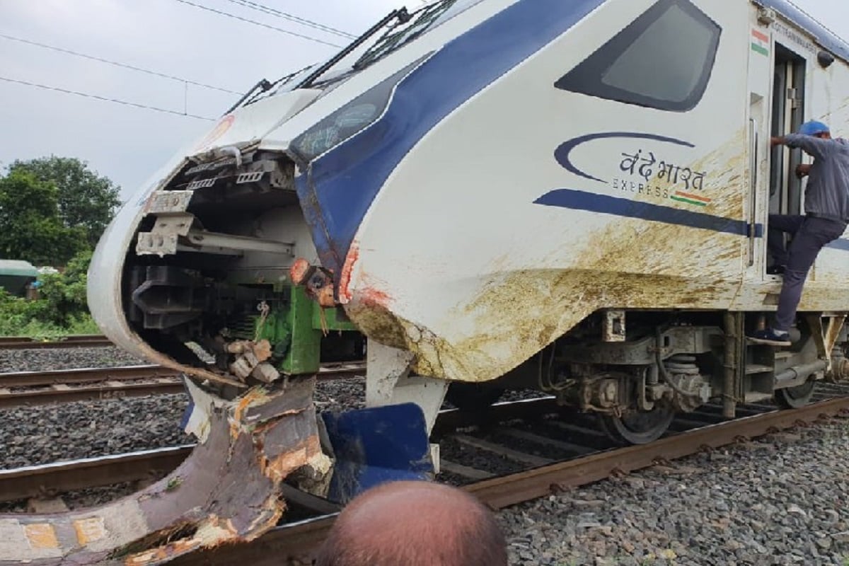 Condition of Vande Bharat Express only six days after its inauguration, its appearance deteriorated in a minor accident