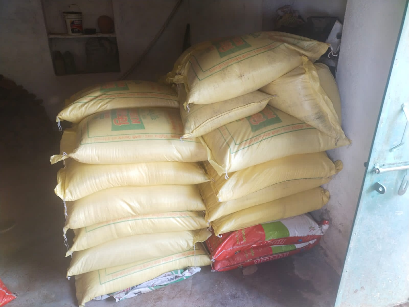  83 sacks of fertilizers were confiscated, there was panic among the fertilizer traders