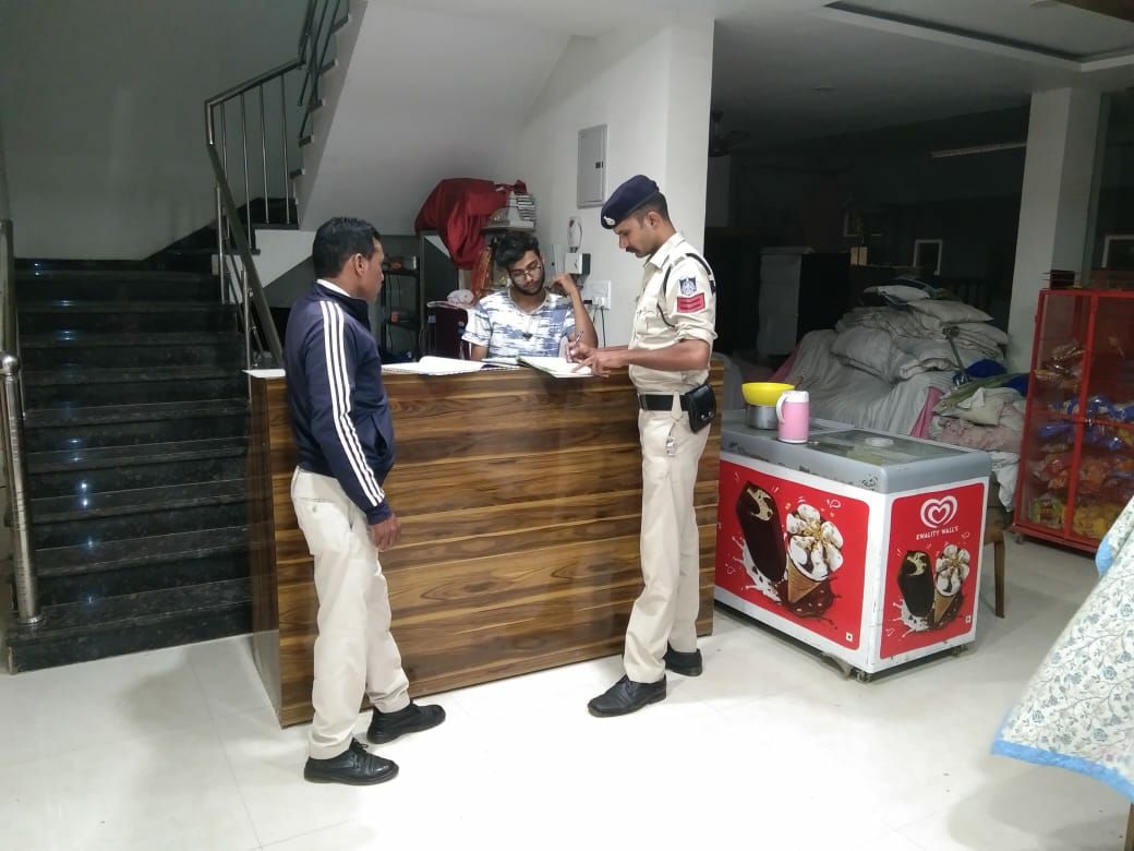चार साल पहले भी कलेक्टर ने लगाई थी हुक्का लाउंज पर रोक, धारा-144 में जारी किया था आदेश