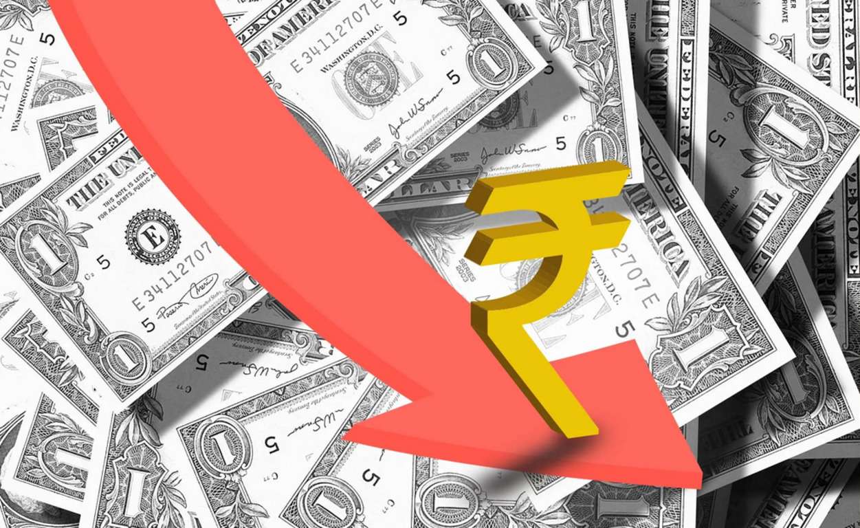 strong-thunderbolt-of-rupee-record-fall-recorded-in-front-of-us-dollar