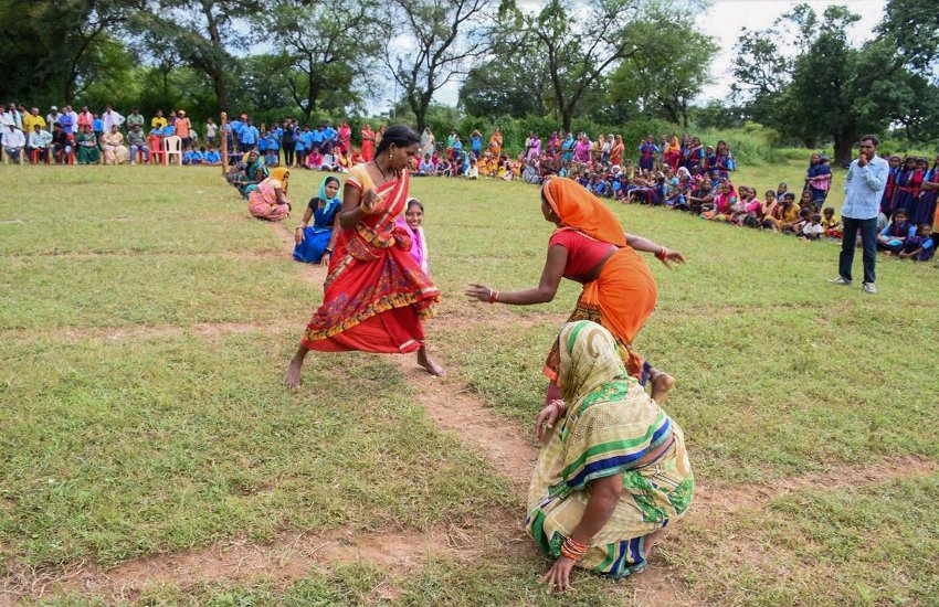 During Kho Kho Game Woman S Leg Broken In Chhattisgarhi Olympics खो खो खेल के दौरान हुआ हादसा