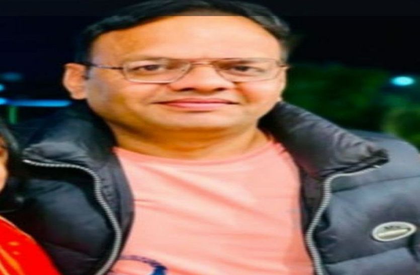 Government teacher cheated 56 crores, away from police