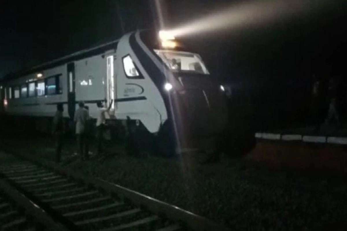 vande_bharat_express_train2_.jpg