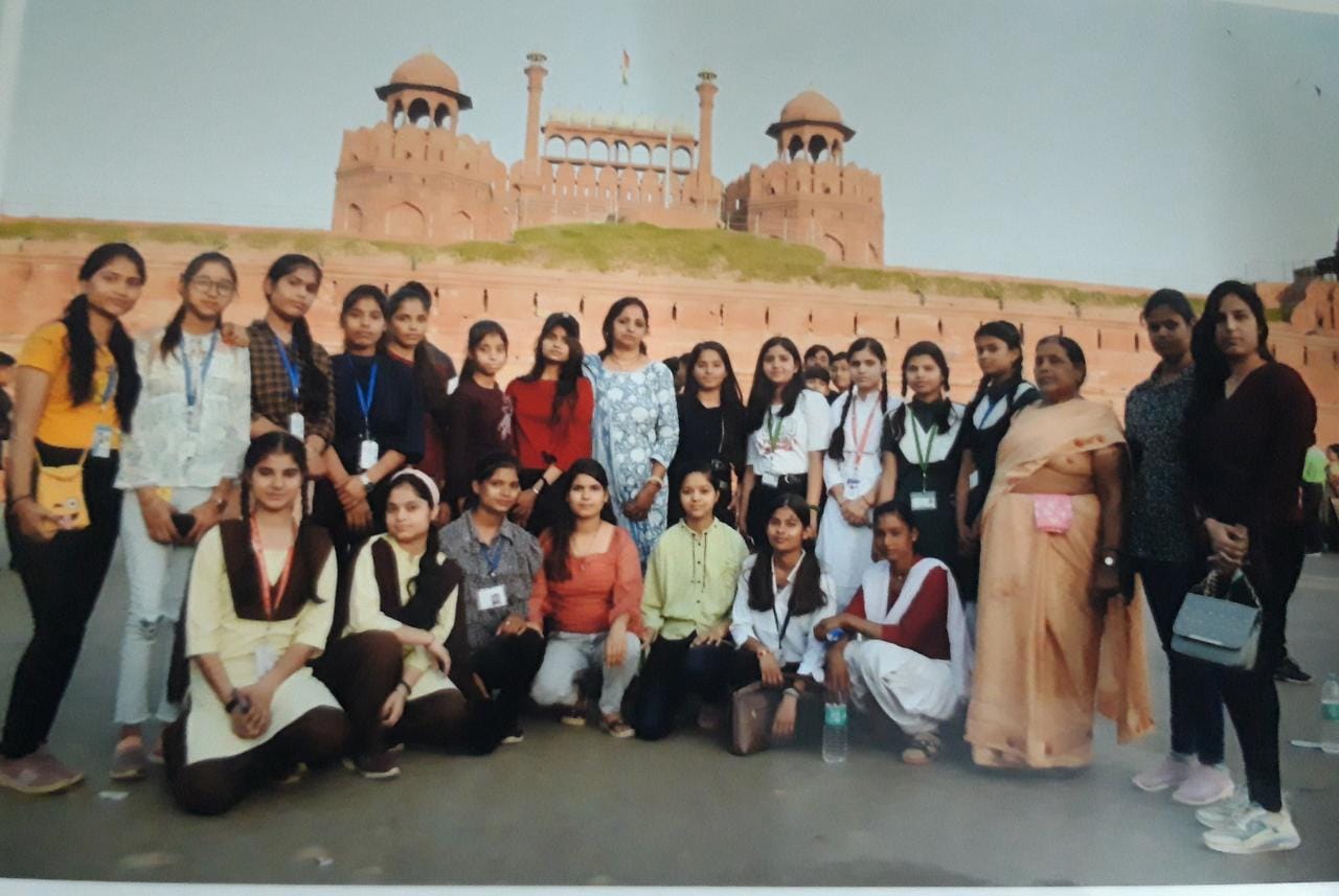 Girls Of Government Girls High School Did Educational Tour | शासकीय ...