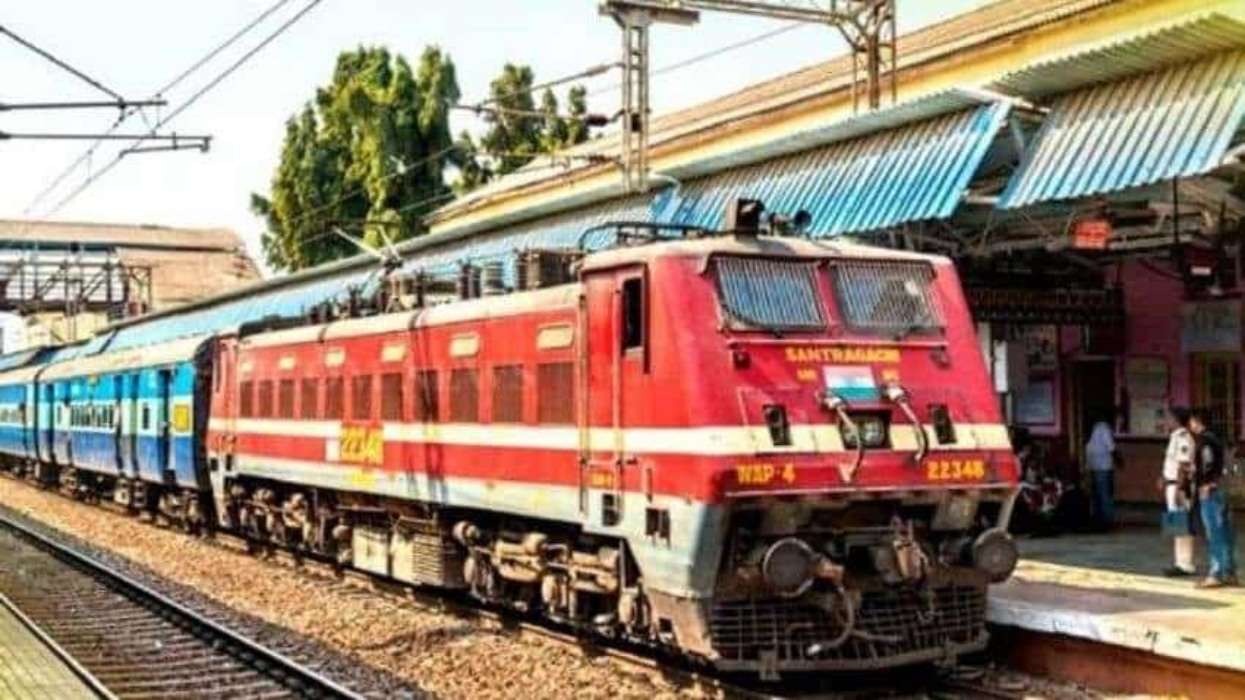 प्रेमिका को दोस्त के साथ आपत्तिजनक हालत में देख शराब पीकर ट्रैक पर लेटा युवक