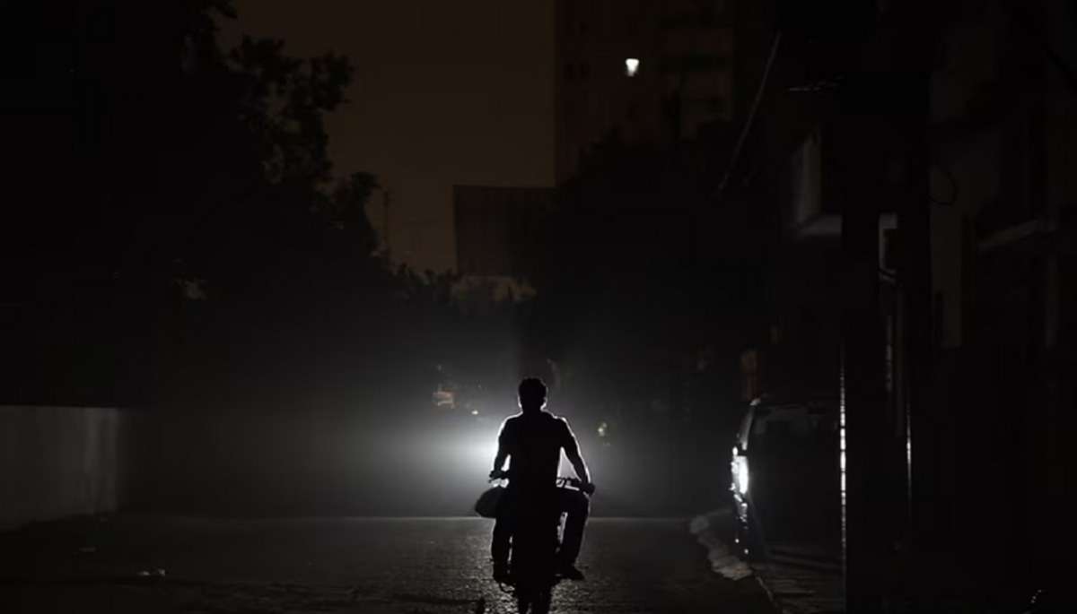 karachi_goes_dark.jpg