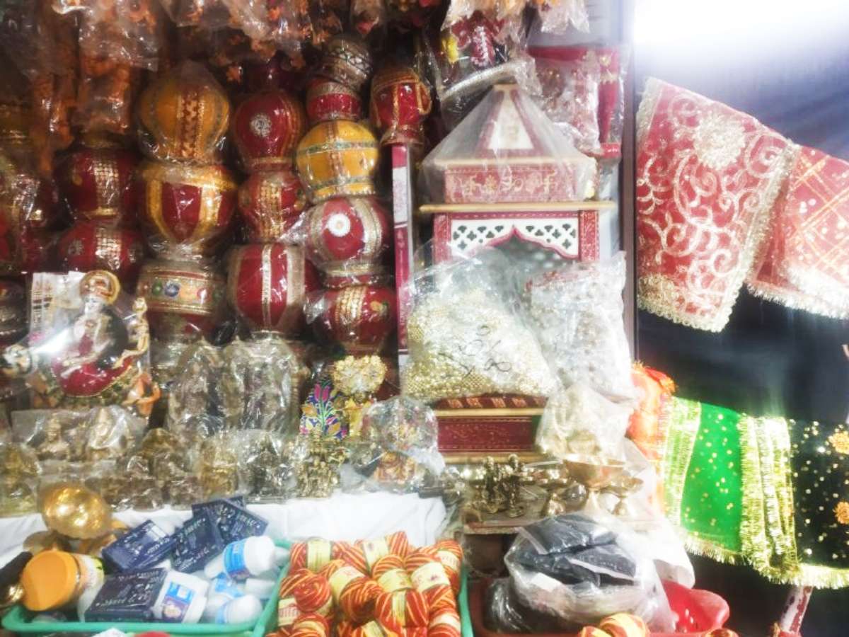 Video: चैत्र नवरात्र पर महंगी हुई देवी पूजा, रोली और हवन सामग्री पर इतना बढ़ा दाम