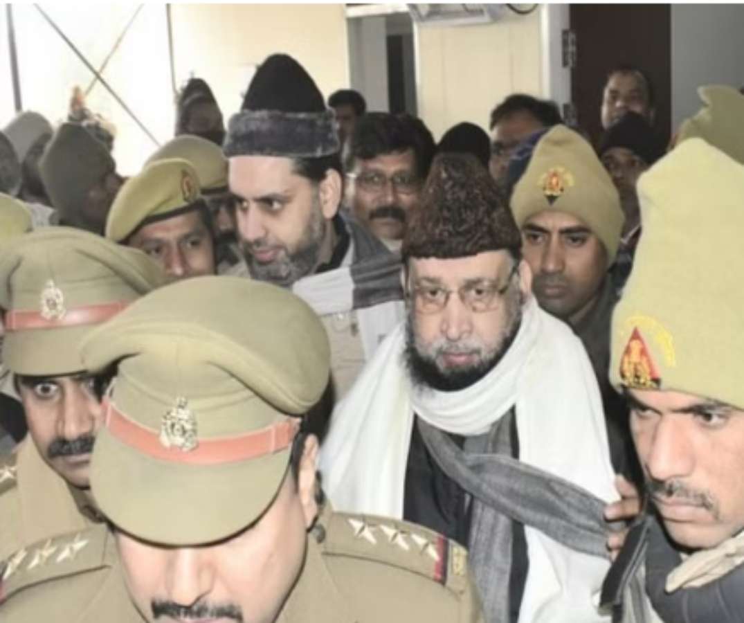 Meerut News: याकूब कुरैशी का 13 करोड का मकान कुर्क, अब मर्सिडीज और रेंजर रोवर की बारी