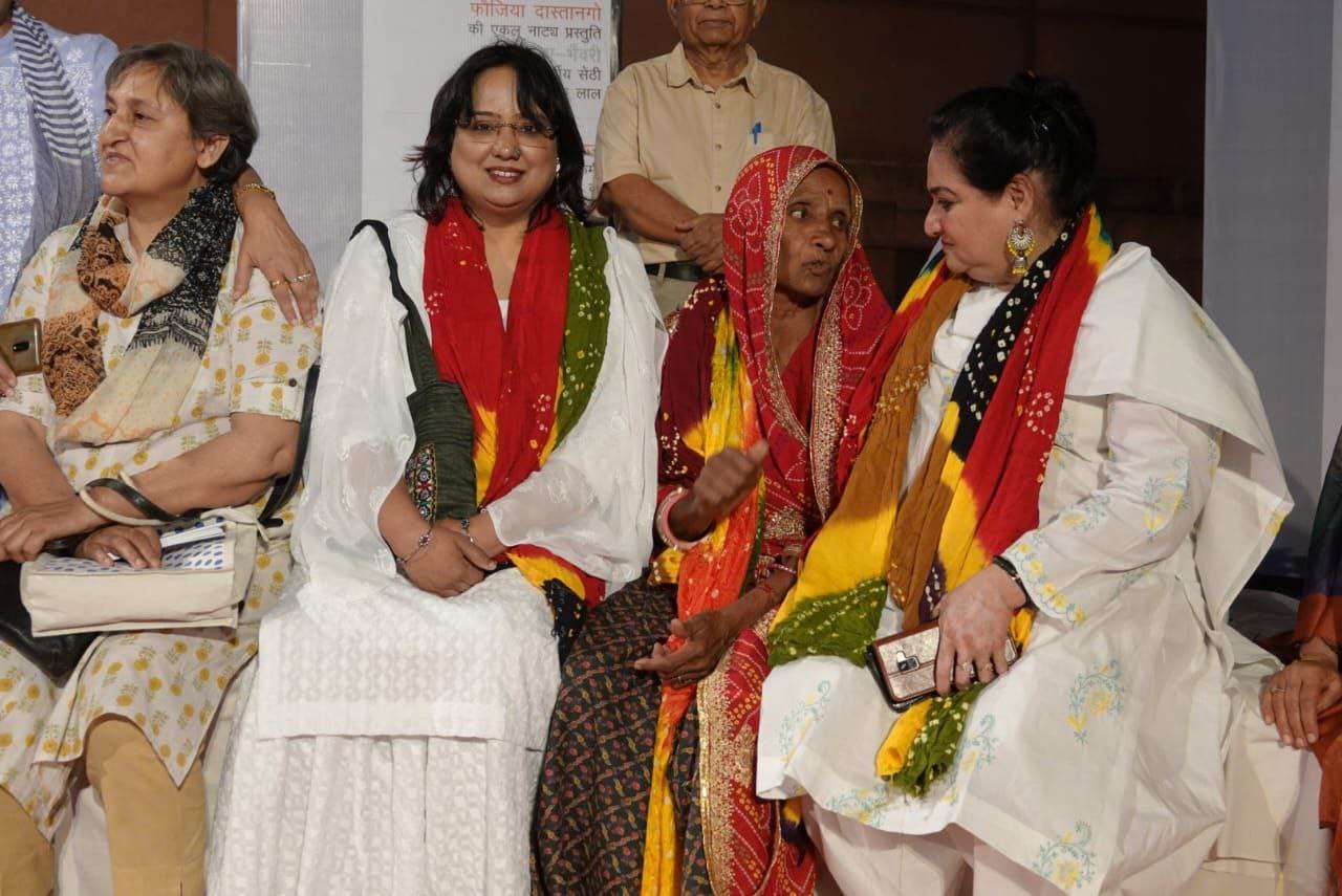 देखें फोटो/वीडियो: फौजिया दास्तानगो की दास्तान-ए-भंवरी