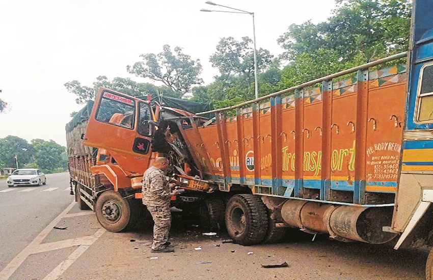 Road Accident Speed Wreaks Havoc Nh 30 Truck Conductor Killed Fierce Road Accident Nh 30 1967