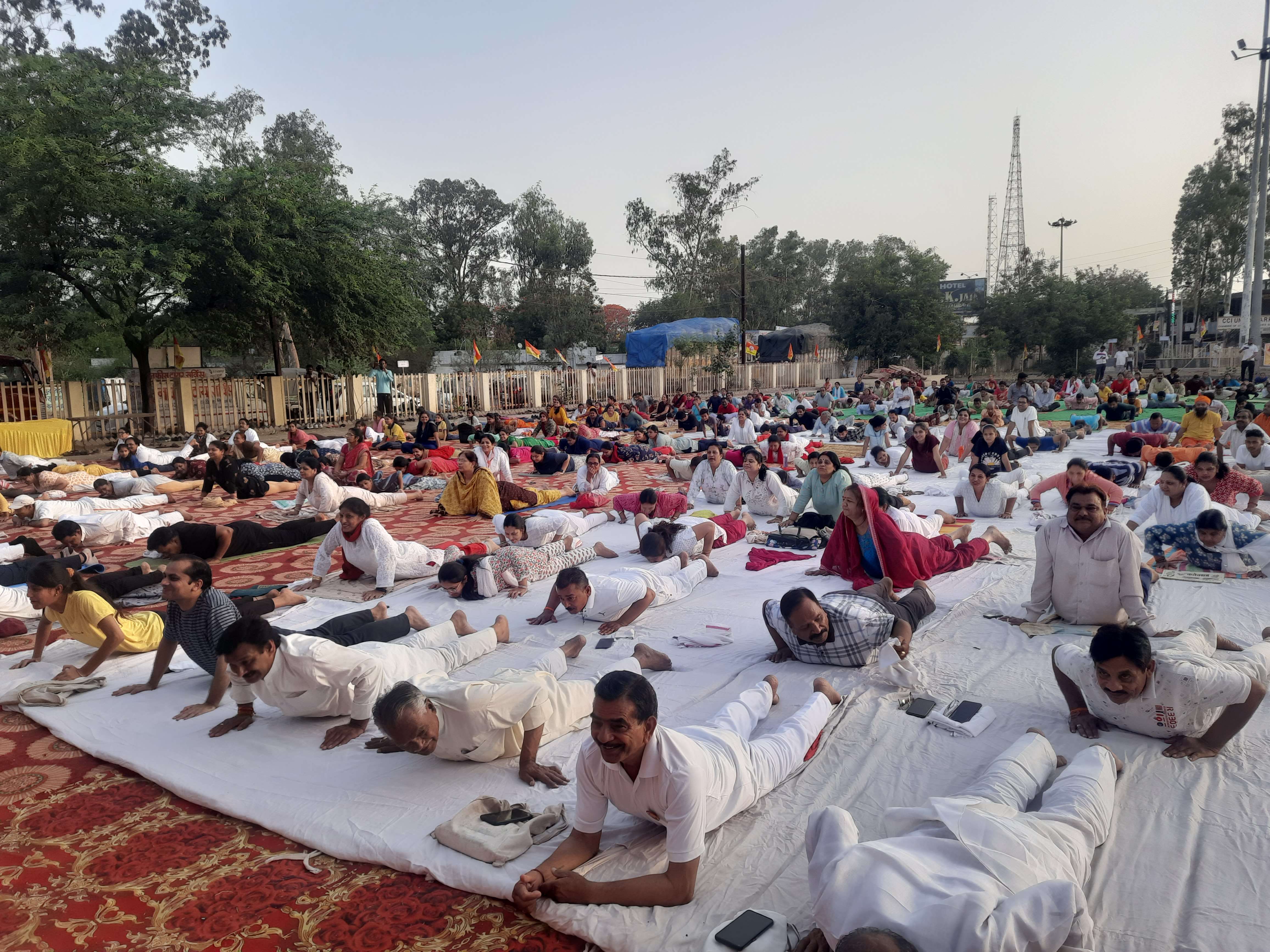 हर व्यक्ति योग करेगा तभी मानव सभ्यता स्वस्थ और जीवित रहेगी : स्वामी परमार्थ देव