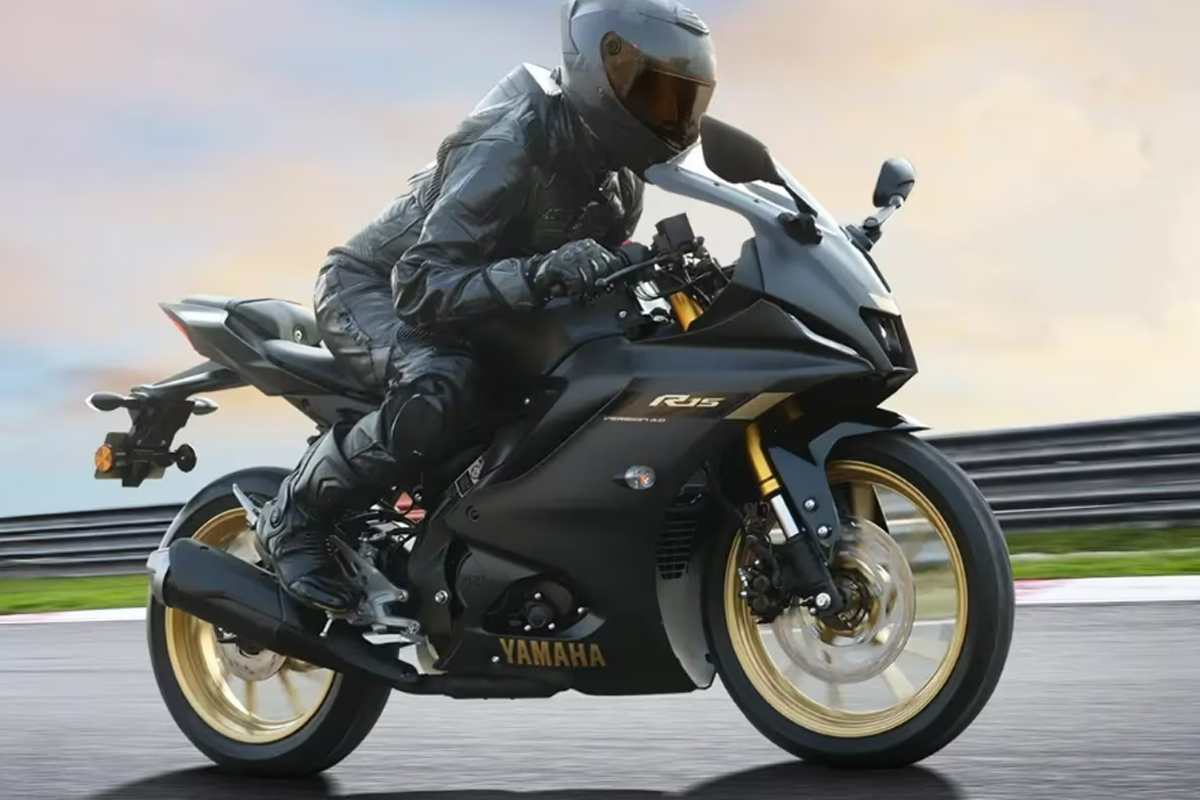 2023 Yamaha R15 V4 Dark Knight Edition launched at Rs 1.82 lakh | यामाहा ने इस खास बाइक का नाईट एडिशन किया लॉन्च!, जानिए कीमत और खूबियां