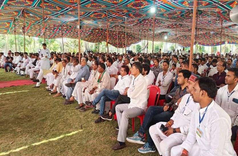 Indore News : दिग्विजय सिंह की सीख...एक-दूसरे की बुराई छोड़ कांग्रेस को करें मजबूत