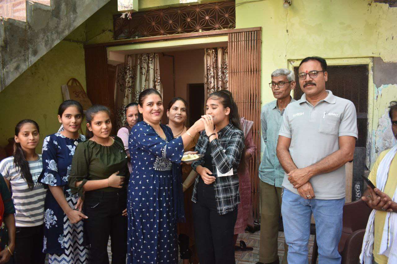 Video: चार बेटियों ने प्रदेश में फहराया परचम, किसान का बेटा जिले में टॉपर