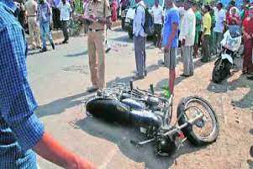 2 young man were going to distribute marriage card, death in accident | शादी  का कार्ड बांटने निकले बाइक सवार 2 युवकों की सडक़ हादसे में मौत, पसरा मातम |  Patrika News